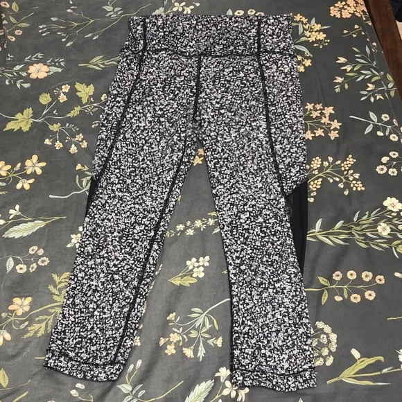 Lululemon Floral Patterned High-Waisted Ankle Pocket Leggings in Gray Size 8 - Picture 2 of 8